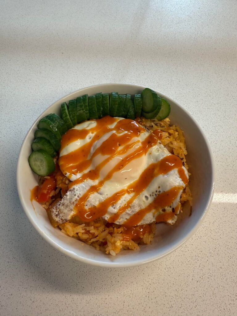 Kimchi egg fried rice - 420 cal