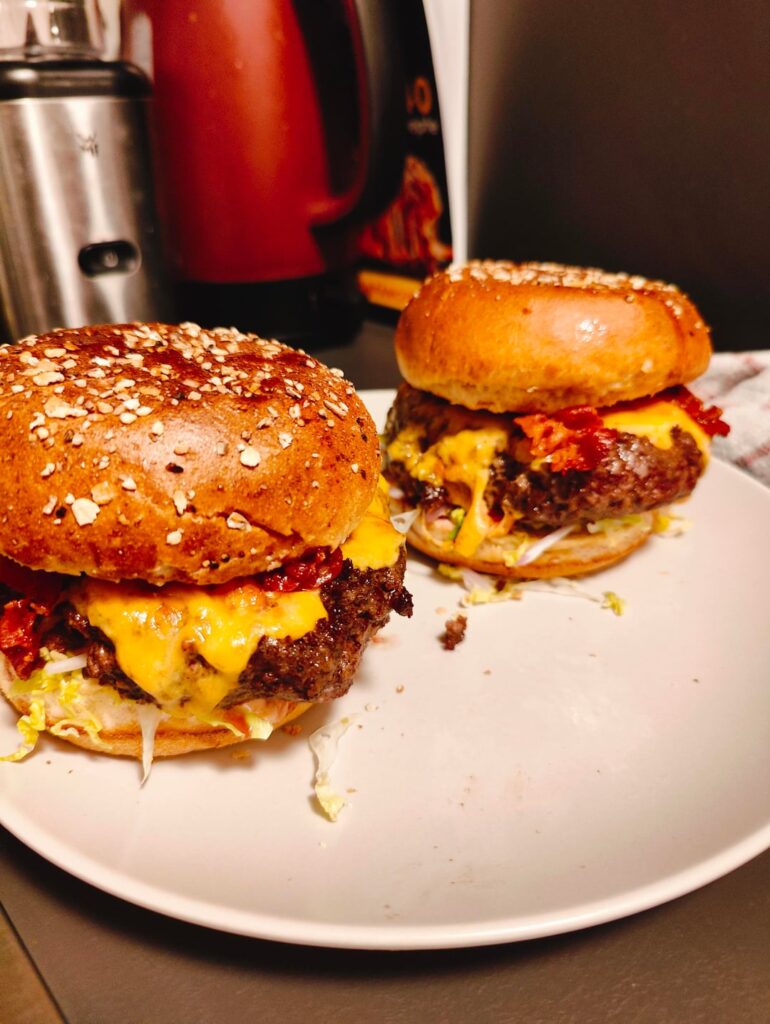 Made some nice 200g burgers last night.