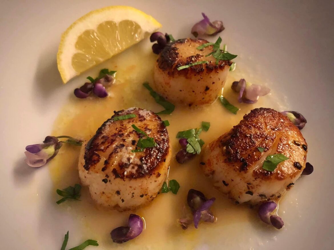 Scallops in lemon butter sauce