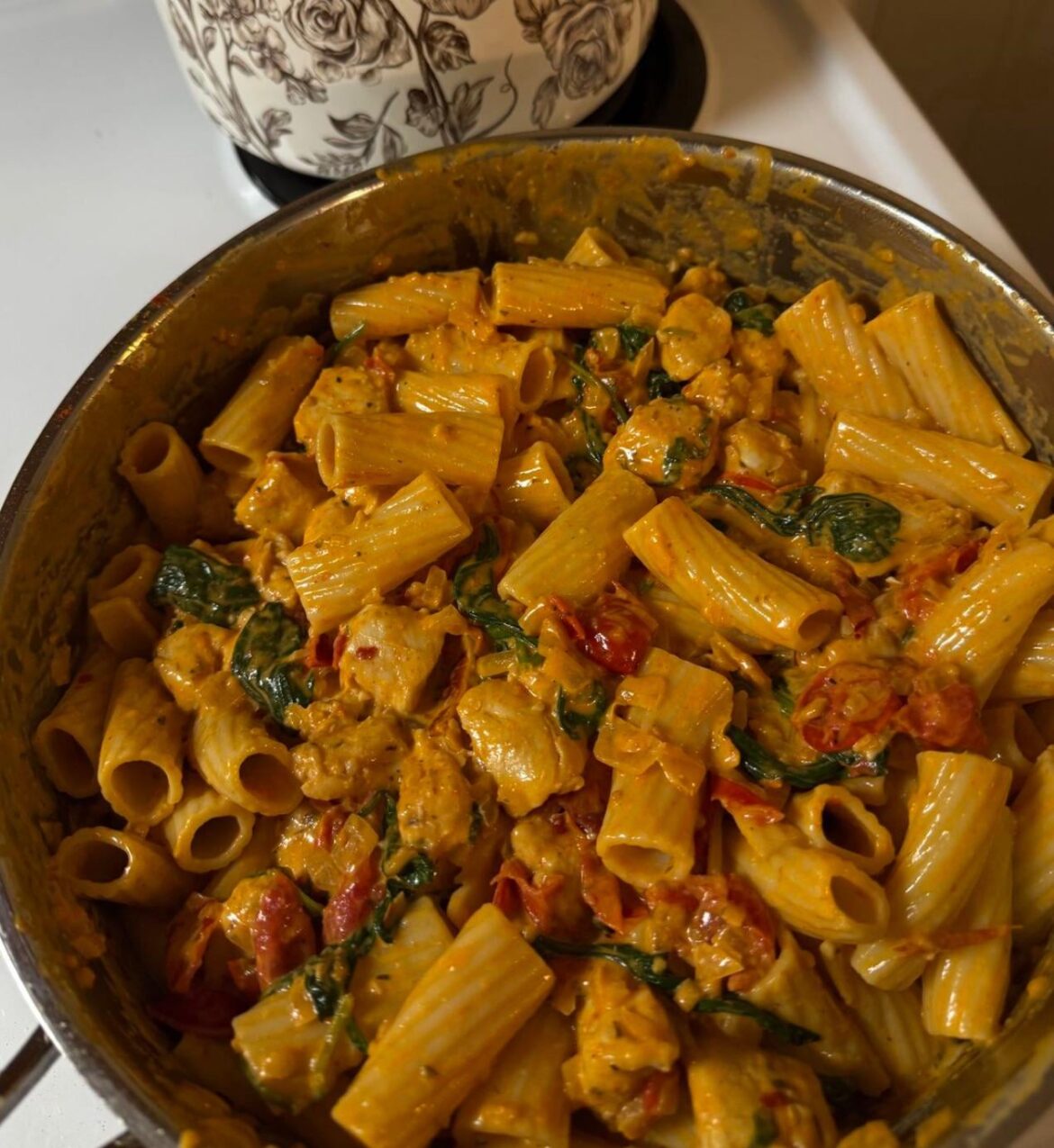 Chicken and sun dried tomato pasta :)))🧡