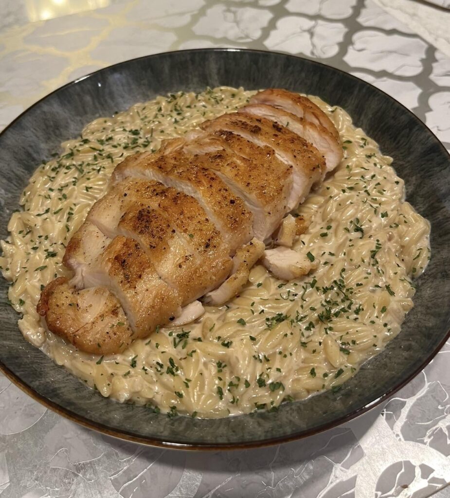Homemade wine sauce orzo + chicken