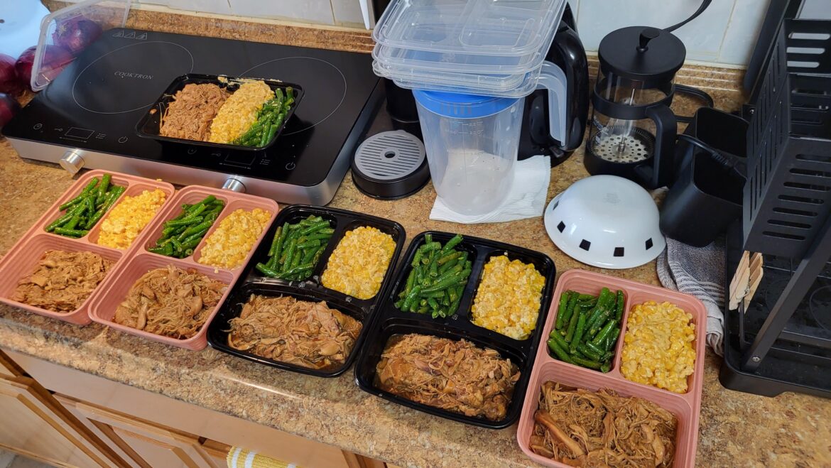 Teriyaki Pulled Chicken, Elote Salad, and Garlic Green Beans. (Bilingual Recipe Linked)
