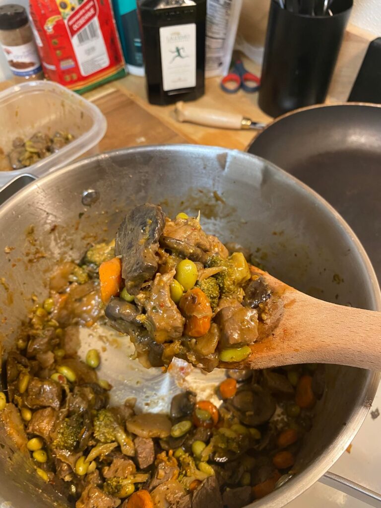 Saucy beef and veggies (2784 cals, 2kg of food)