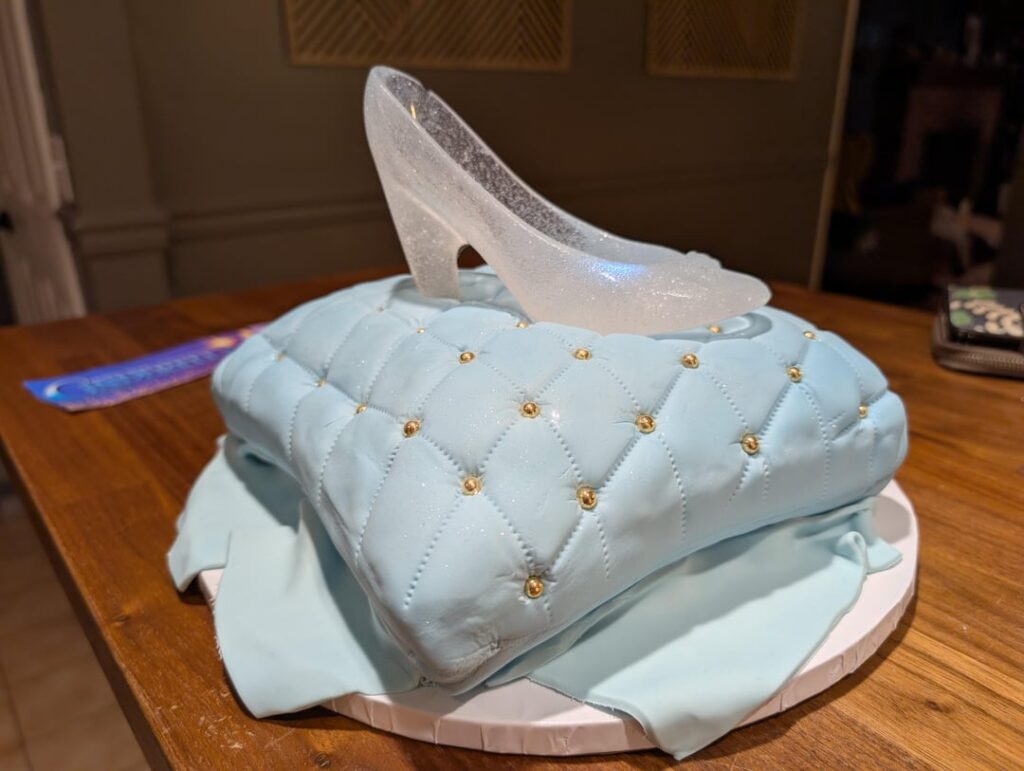 I made a Cinderella themed cake for my daughter's middle school cast party