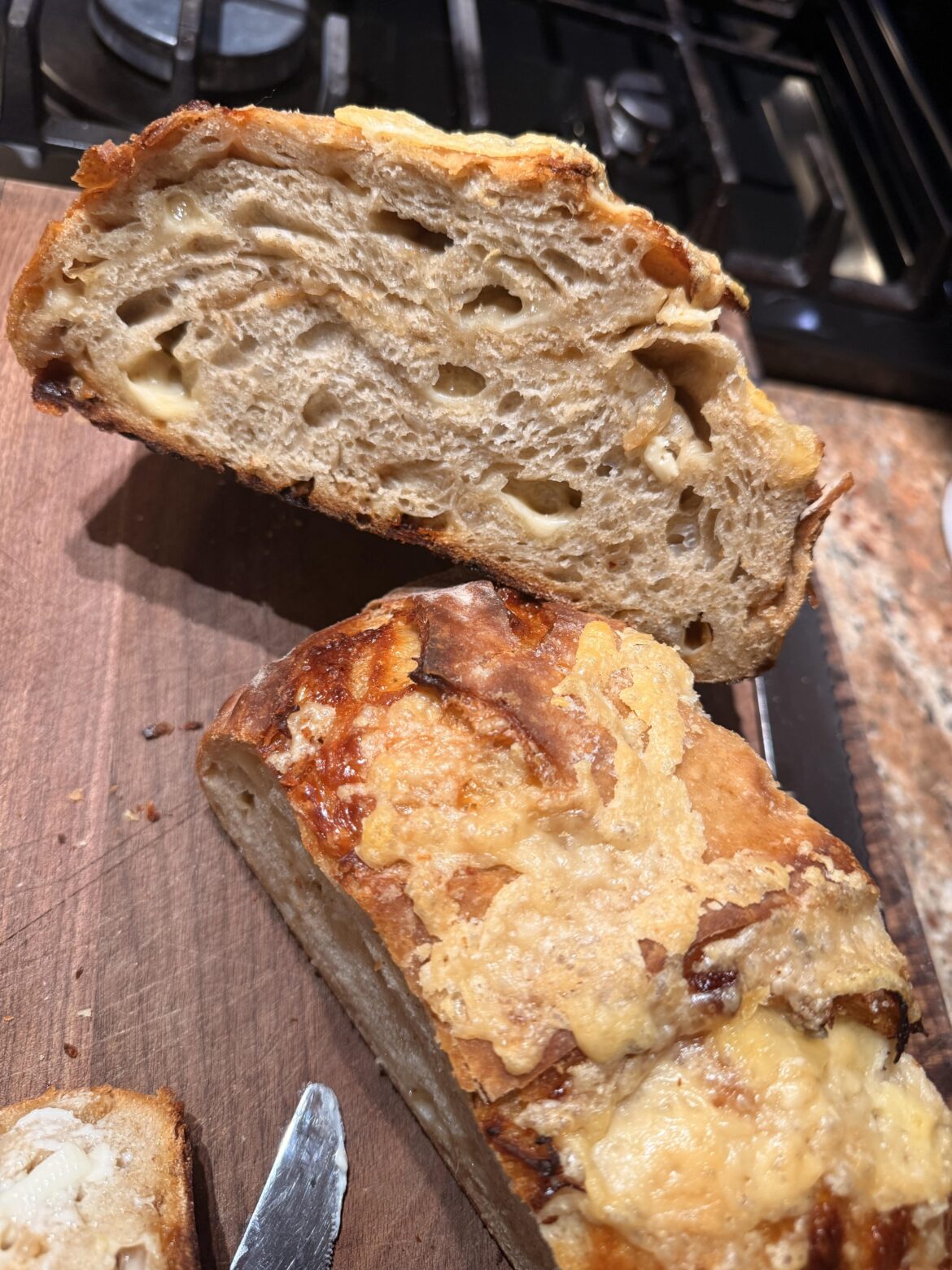 French onion loaf might possibly be the best flavored sourdough I’ve made (and I’ve tried a lot) 😋