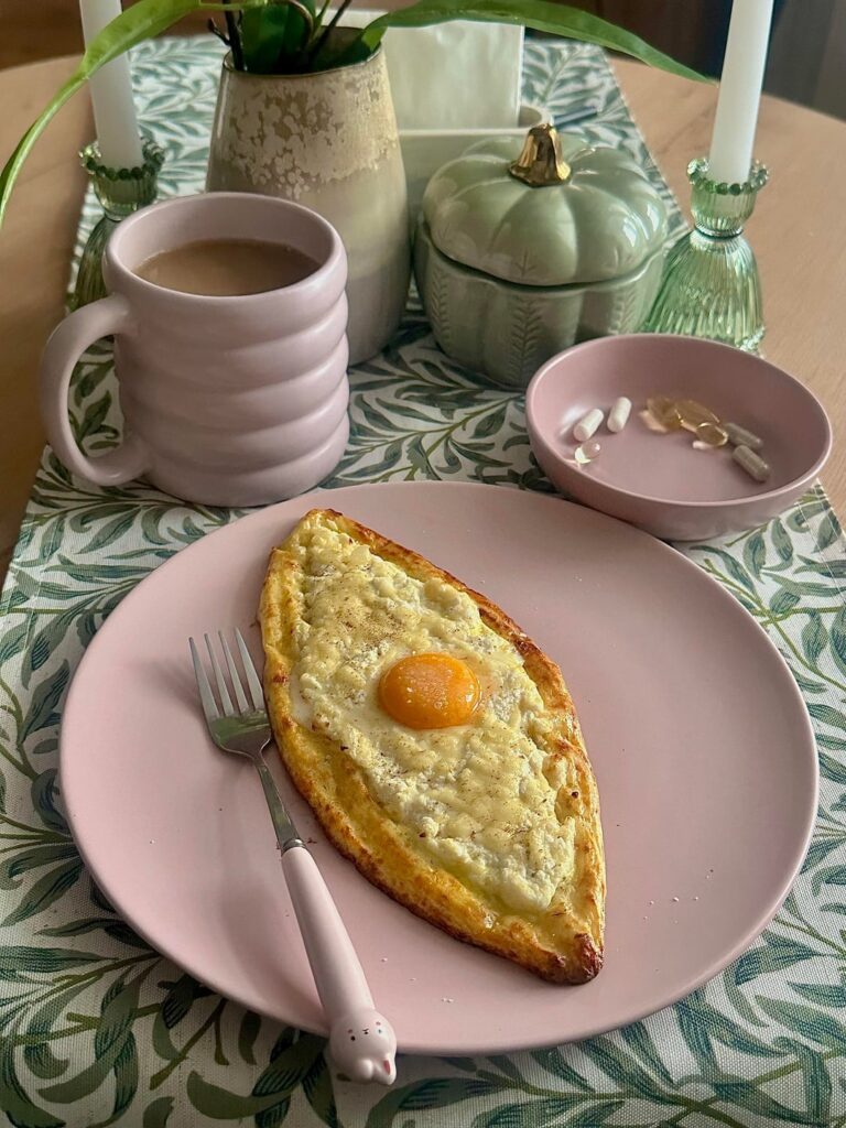 1245 calories, 119.5 gr of protein