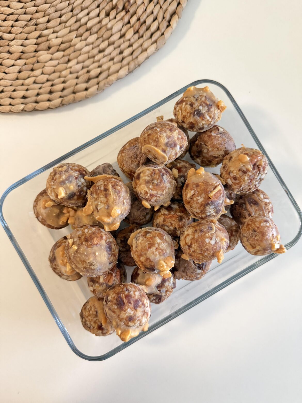 Easy plant-based date bites for sweet cravings 🍫🌱