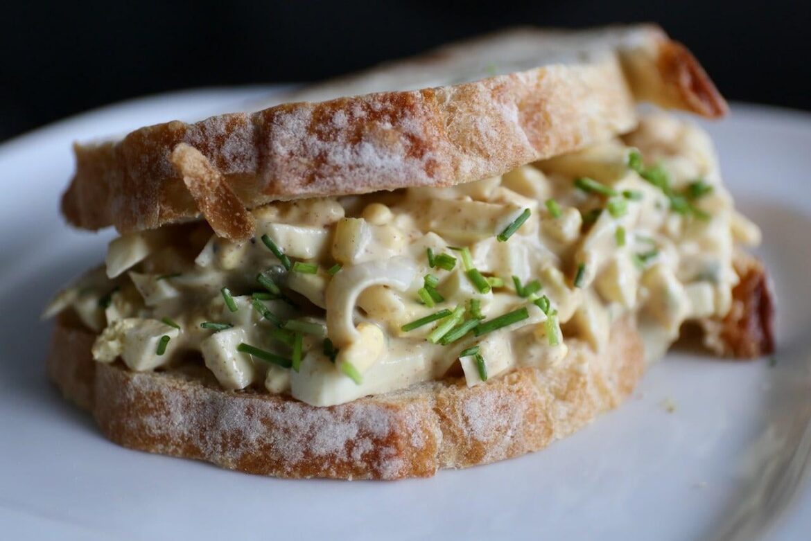 Easy Egg Salad Sandwich