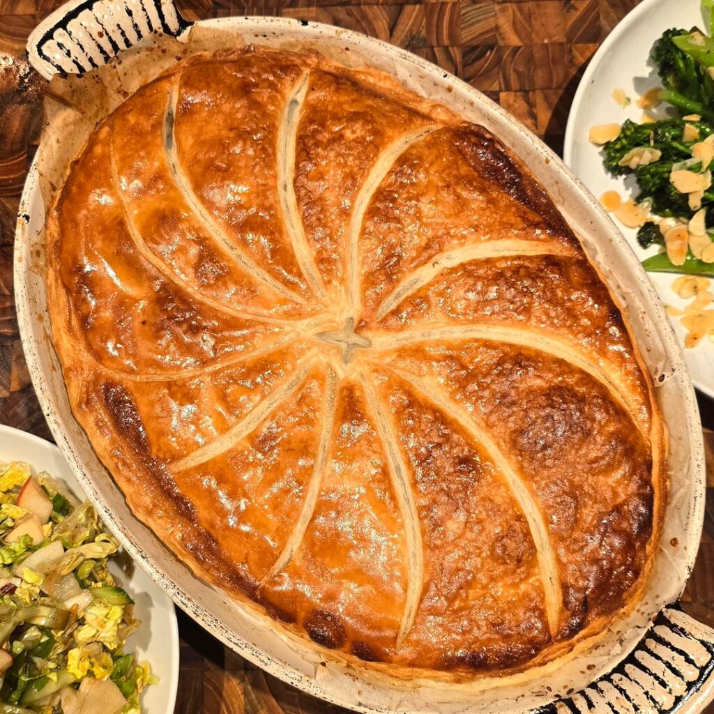 ​I made a Pithivier (French Pie) for Sunday Dinner. Layered Potatoes, Confit Leeks and a "Cheesy" Miso Sauce. (Recipe in comments)