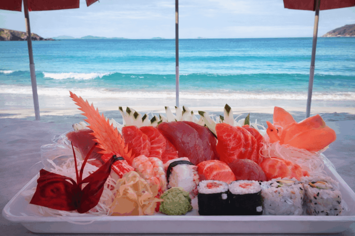 Seafood platter with an ocean view in Arraial do Cabo 🩵