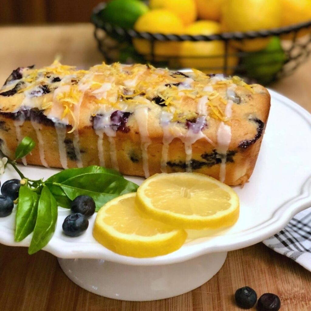 Vegan Lemon Blueberry Bread 🍋 🫐 A simply scrumptious quick bread topped with a citrusy lemony glaze.