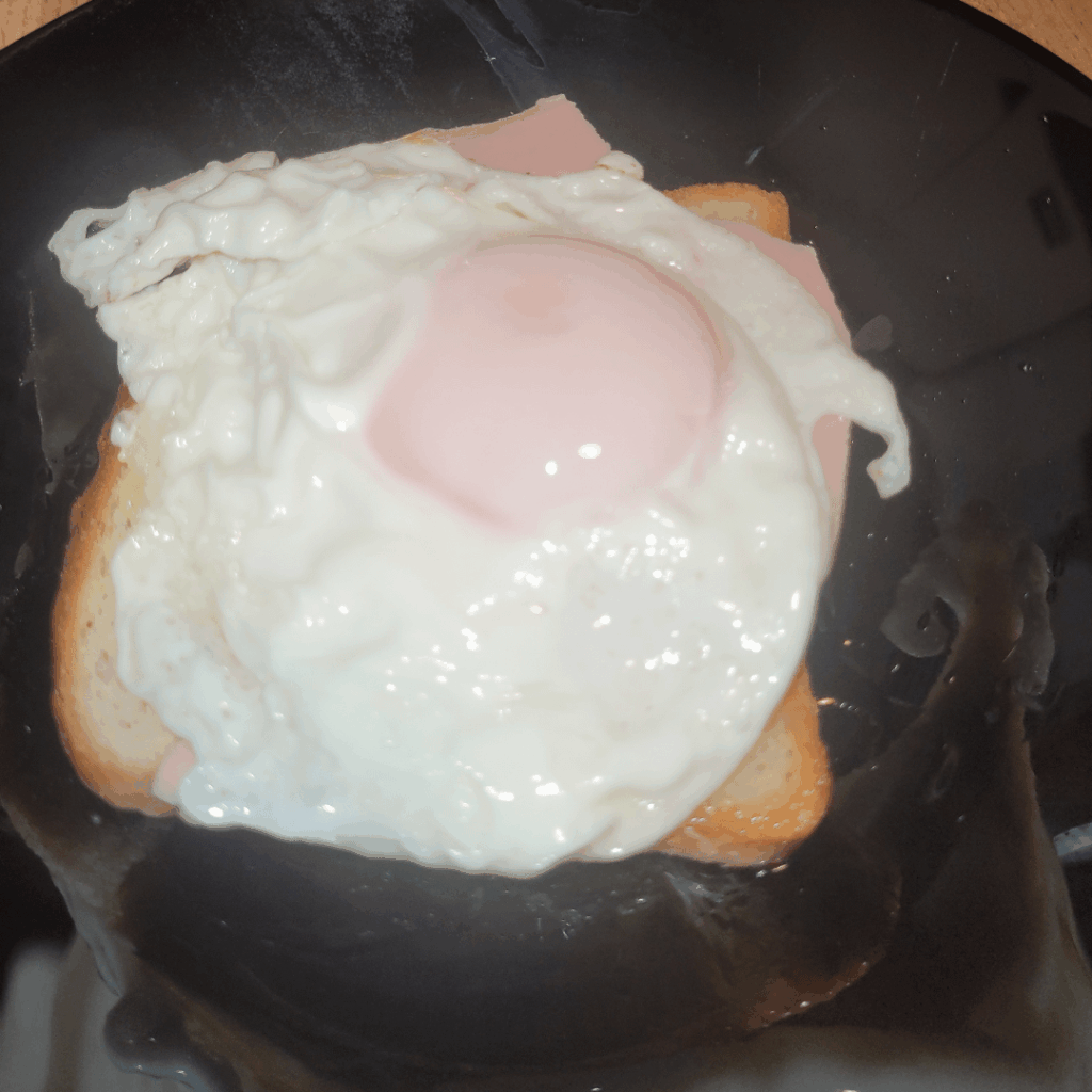 Egg, baloney, bread.