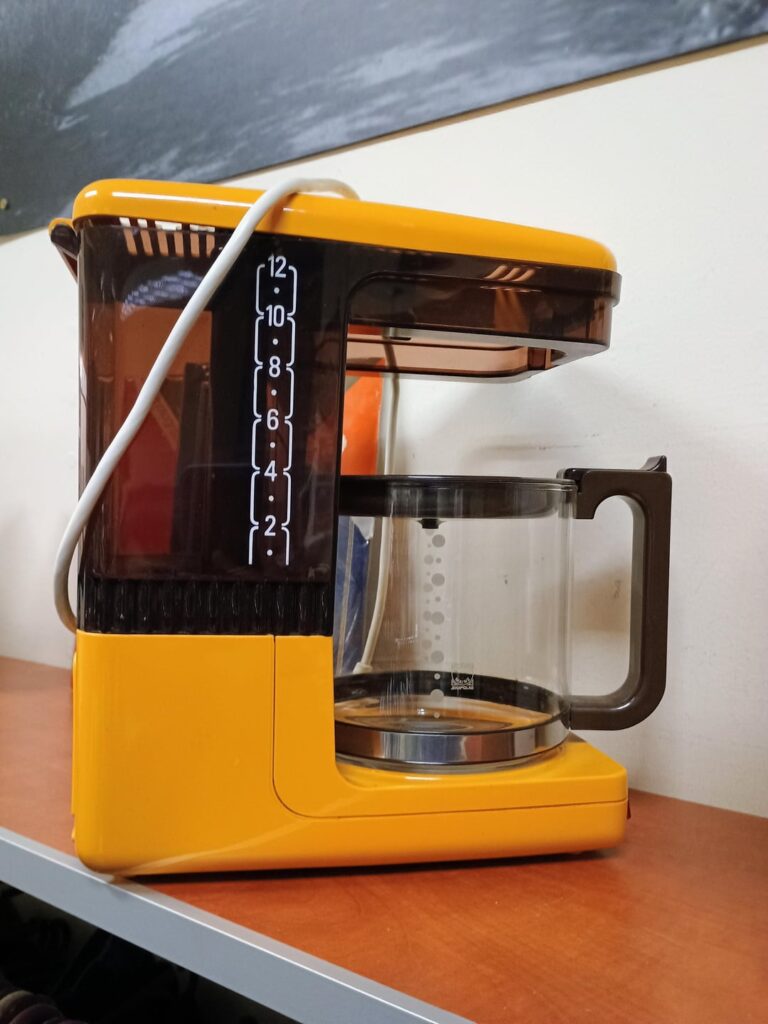 Hey just thinking about My first coffee maker. And I found this one I would like to know something about it before buying 😁