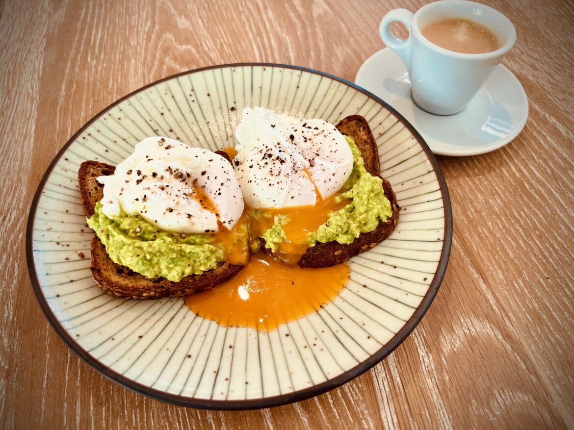 Keto breakfast with less than 6g carbs