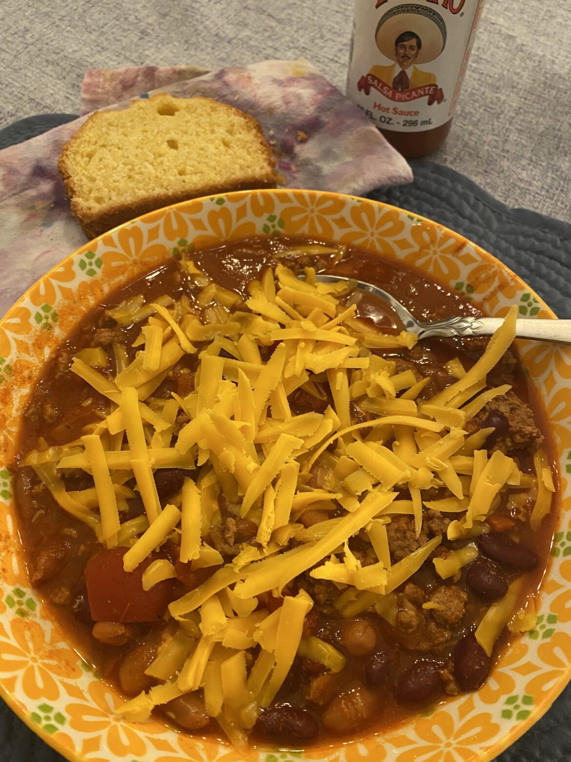 Chili with cornbread