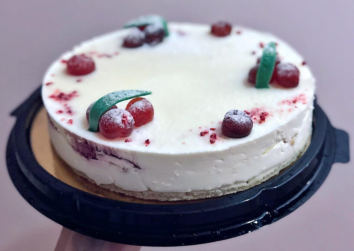 Curd cake with cherries