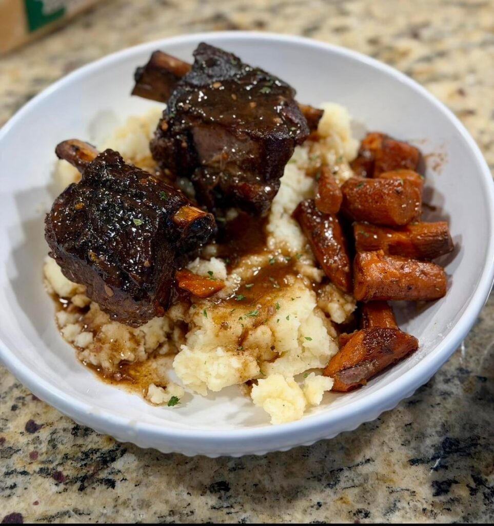 Beef Short Ribs w/Mashed Potatoes and Carrots + Arugula Salad