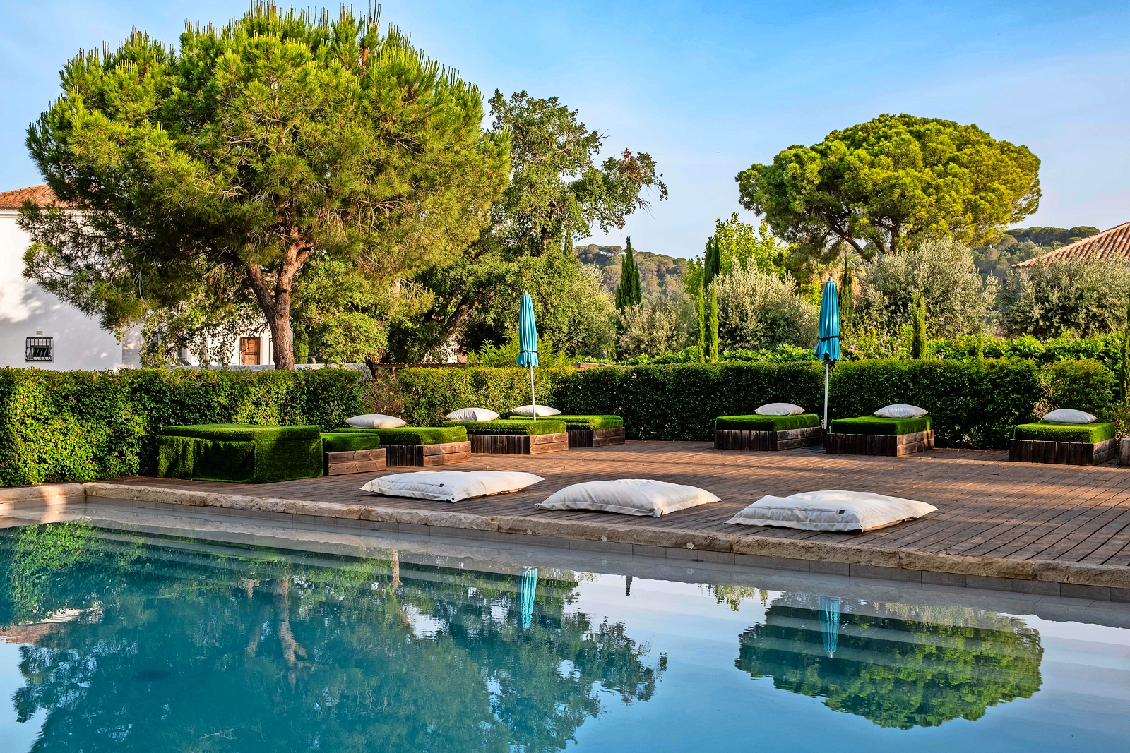 Casa Palmela pool area with lounge chairs and umbrellas.