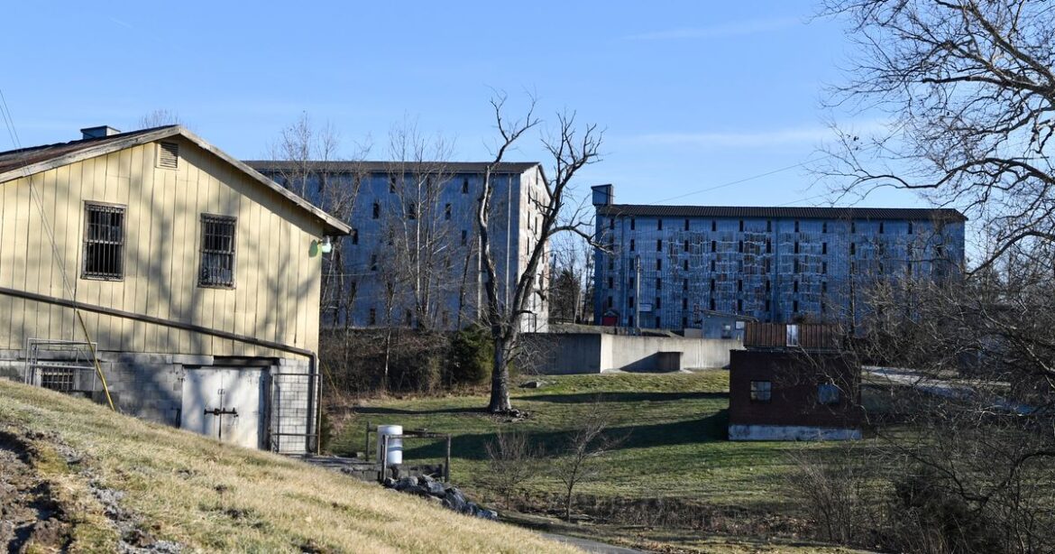 Japanese-based Kirin announces deal to sell the Four Roses bourbon brand to wine giant Gallo :: WRAL.com