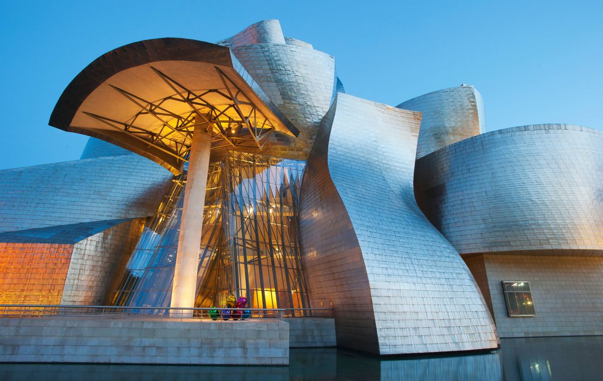 Evening Lights, Guggenheim Museum, Bilbao, Spain, Architect : Frank Gehry