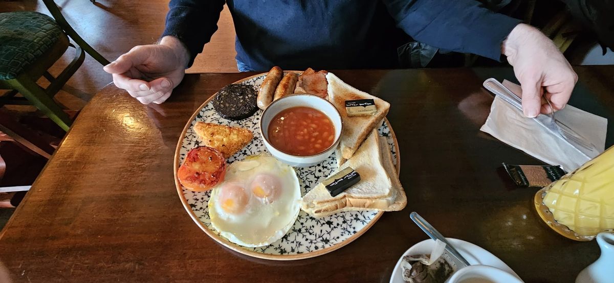 £9.90 traditional English breakfast at Muzzy's