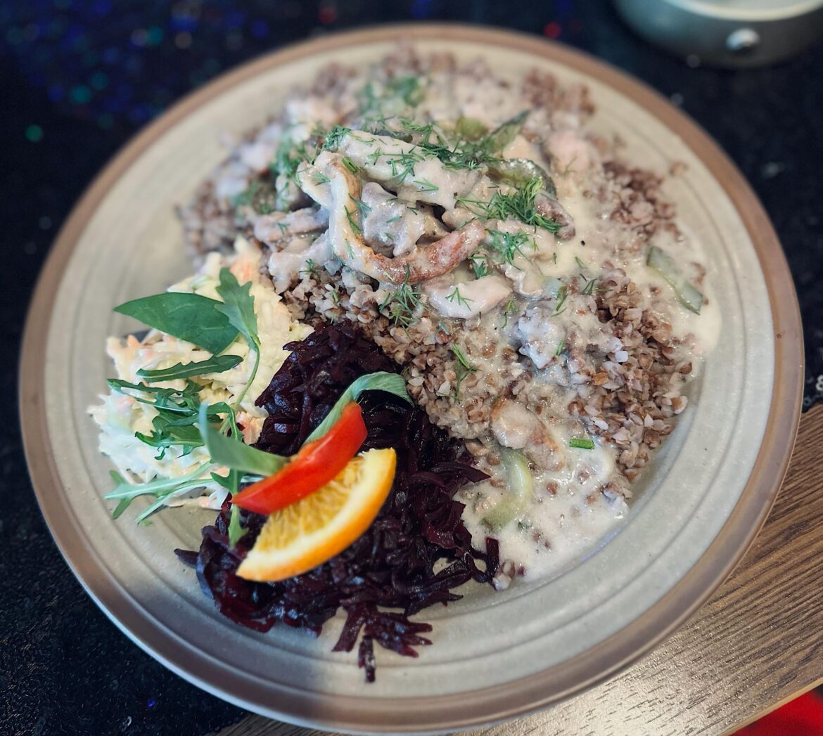 Kurzeme Stroganoff with buckwheat, beet and carrot+cabbage salad