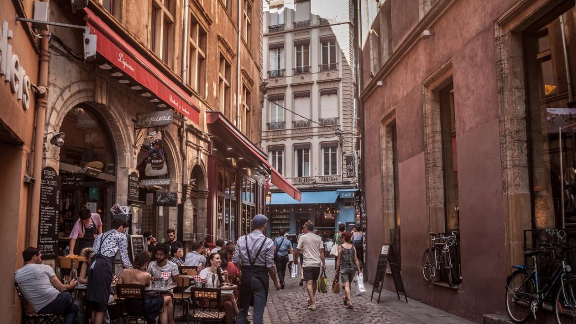 The Best Restaurants in Lyon, From Market Halls to White-Tablecloth Dining Rooms Condé Nast Traveler