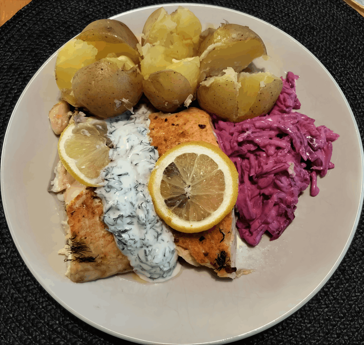 Dinner with the kids. Potatoes, lightly seasoned salmon with lemon and sourcream sauce with dill. And beetroot salad. Finland
