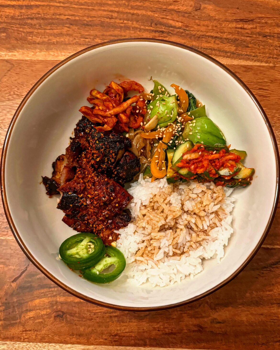 [OC] Lemongrass chicken, white rice, assortment of banchan/kimchi.