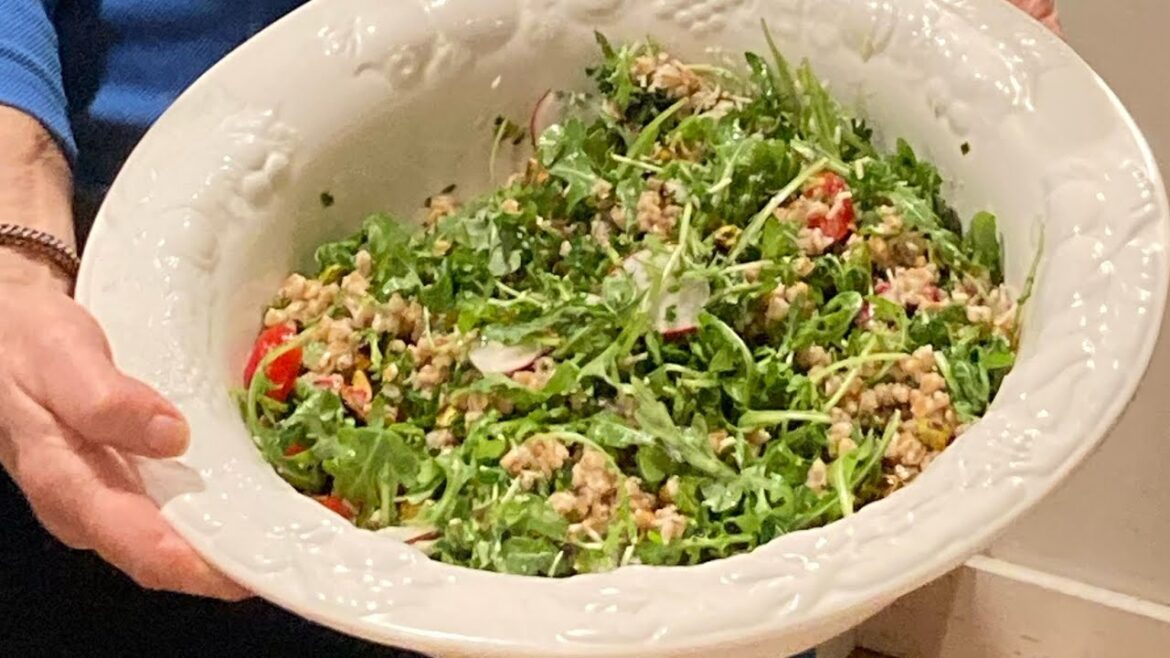 Yummy lemon and herb farro salad