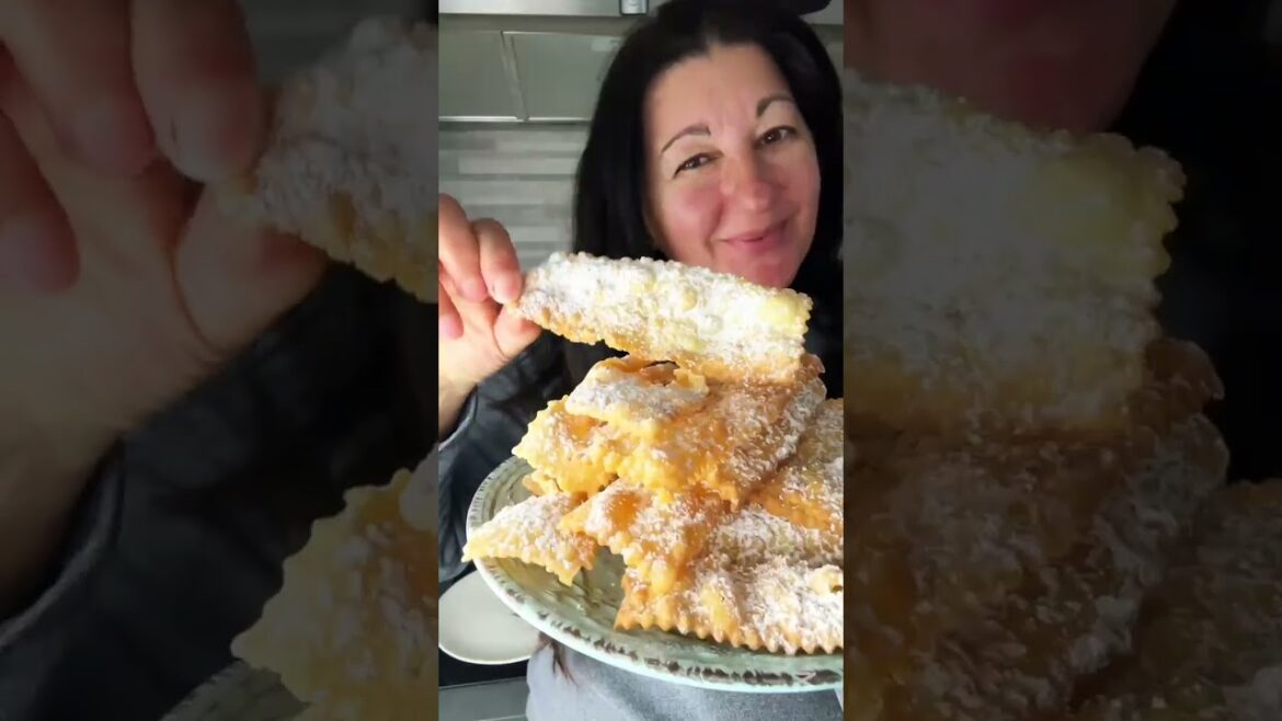 CHIACCHIERE DI CARNEVALE CROCCANTI E BOLLOSE VELOCI E BUONISSIME - Ricette che Passione