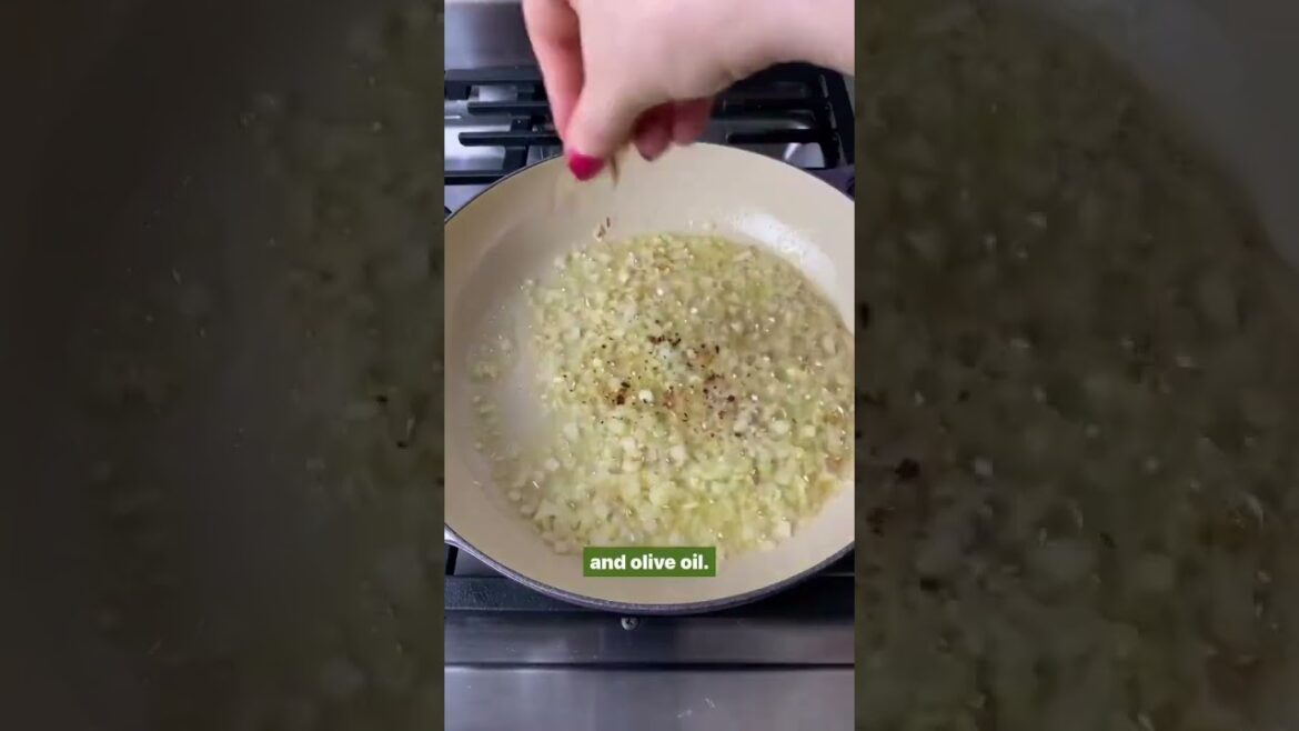 Steamed clams with white wine, garlic and butter. The recipe in in the Description. #clamsrecipe