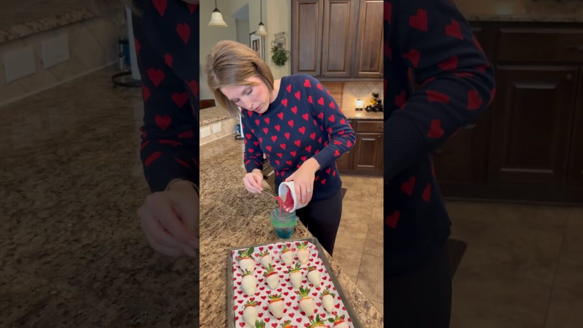 White Chocolate Covered Strawberries RECIPE on dinnerin321.com #valentinesday #strawberries #dessert