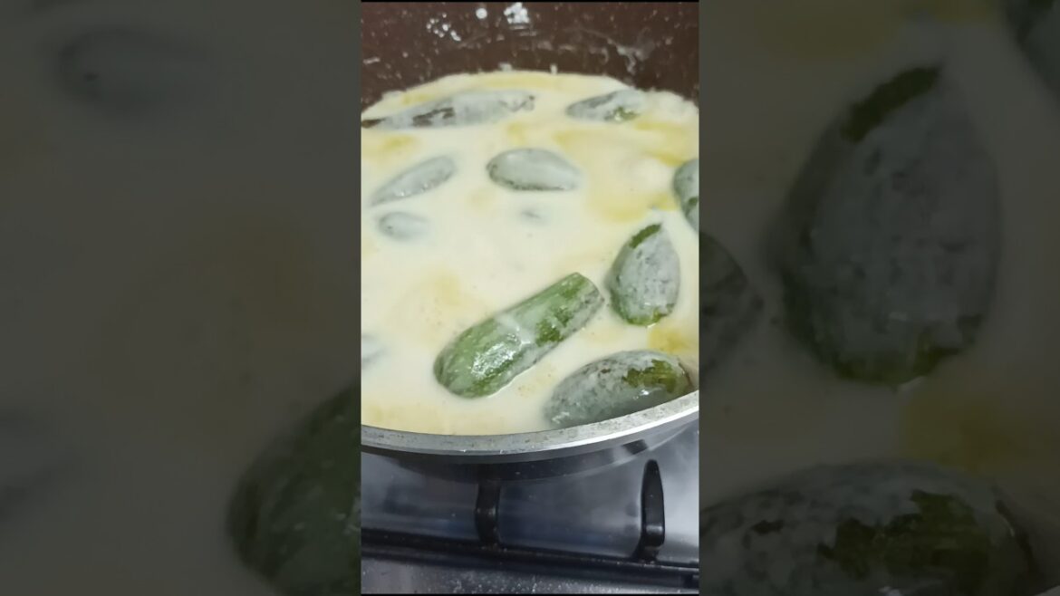 kousa bil Laban ( stuffed zucchini with meat in yogurt sauce)