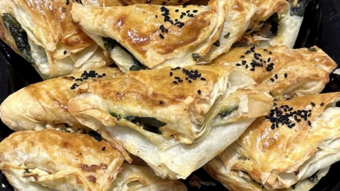 ISPANAKLI PEYNİRLİ ÇITIR BÖREK TARİFİ  #börektarifleri #çıtırbörek