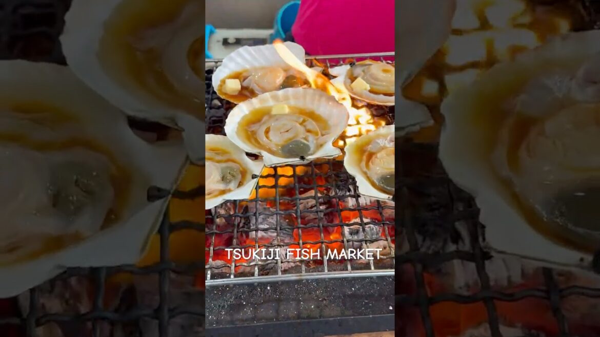 Grilled SCALLOPS! Tsukiji fish market #japan #tsukiji #japanesefood #scallops #vietnamtourism #viral