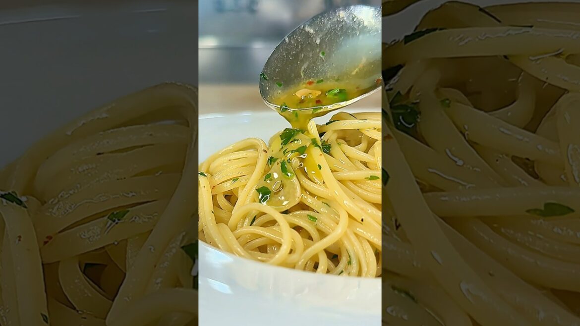 How to Make Spaghetti Aglio e Olio (Authentic Italian Recipe)