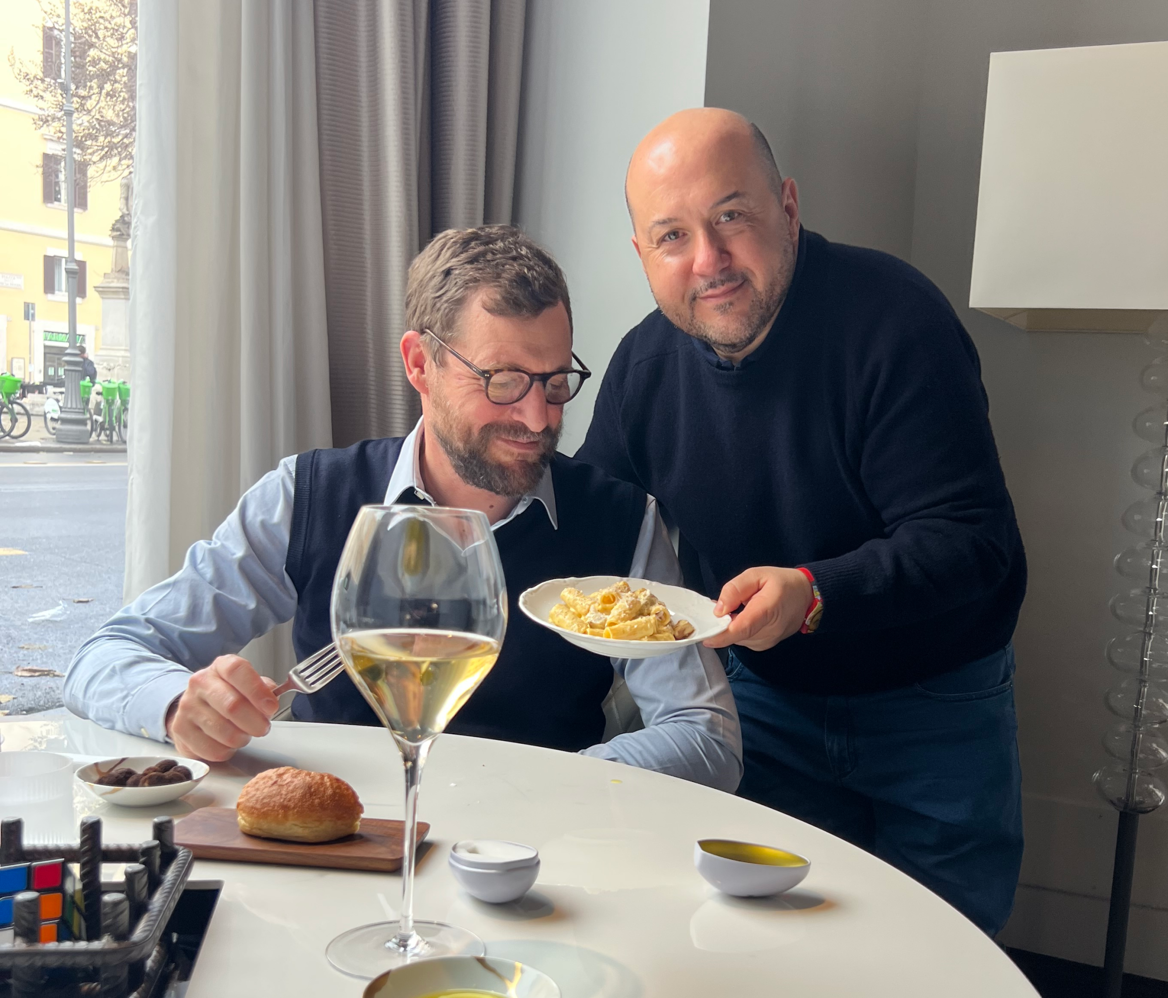 Tom Kington being served Carbonara by Alessandro Pipero.