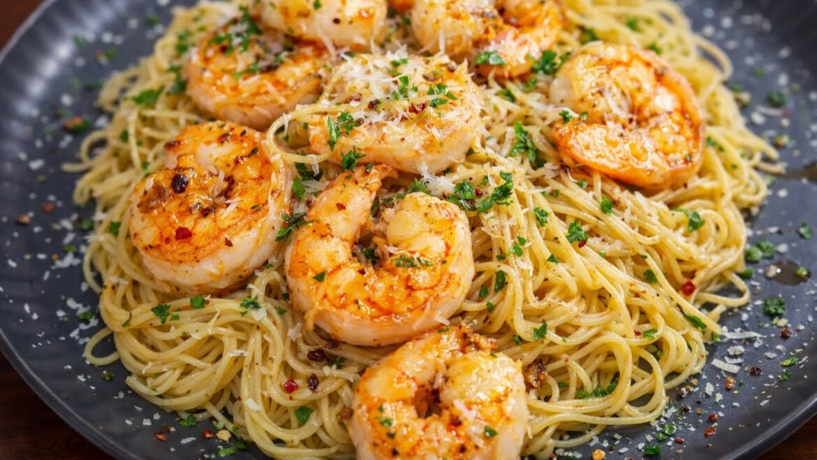 The BEST Shrimp Scampi Recipe | Garlic Butter Shrimp Pasta (Restaurant Style)