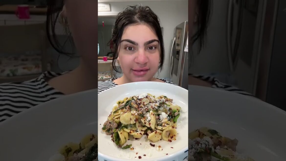 Orecchiette with Broccoli Rabe and Sausage | @QuickWeeknightDinners  #homemademeals #cookingathome