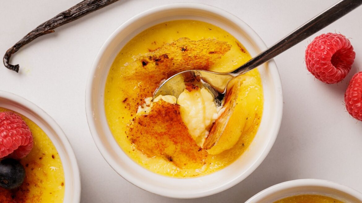 The Best Easy Crème Brûlée Recipe (4 Ingredients!)