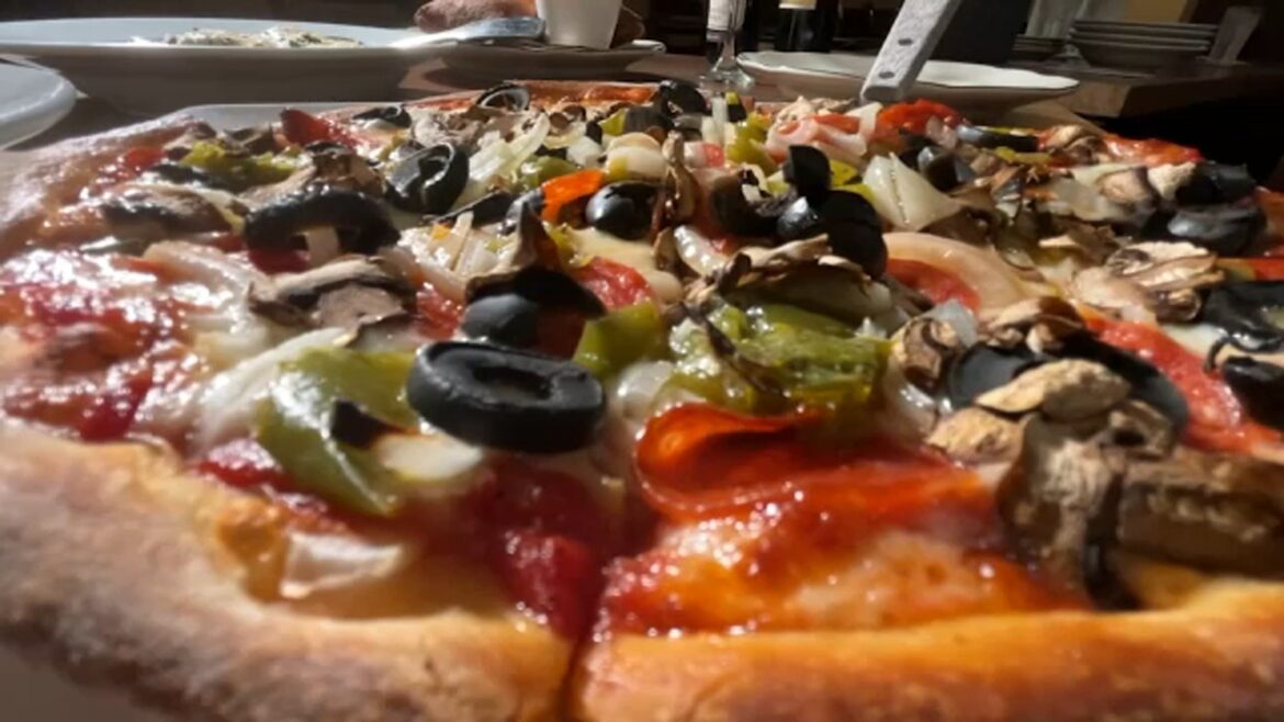 Dine and Dish: Mike’s Pizzeria continues serving Fresno after more than 60 years Dine and Dish: Mike's Pizzeria continues serving Fresno after more than 60 years