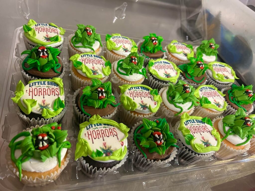 Little shop of horrors themed cupcakes ❤️