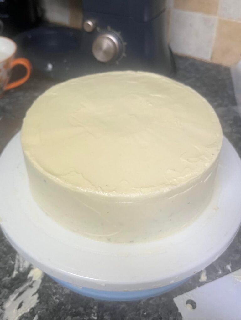 This is as neat/smooth as I can seem to get my buttercream at the moment (forgive the mess on the counter) any tips to improve would be appreciated 🙏