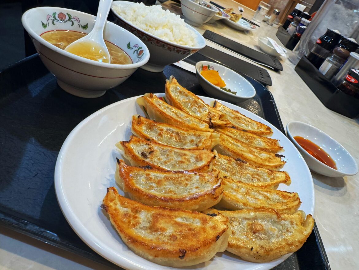 [I ate] Gyoza set for lunch. 10 pieces of pork gyoza. Always a good bet.