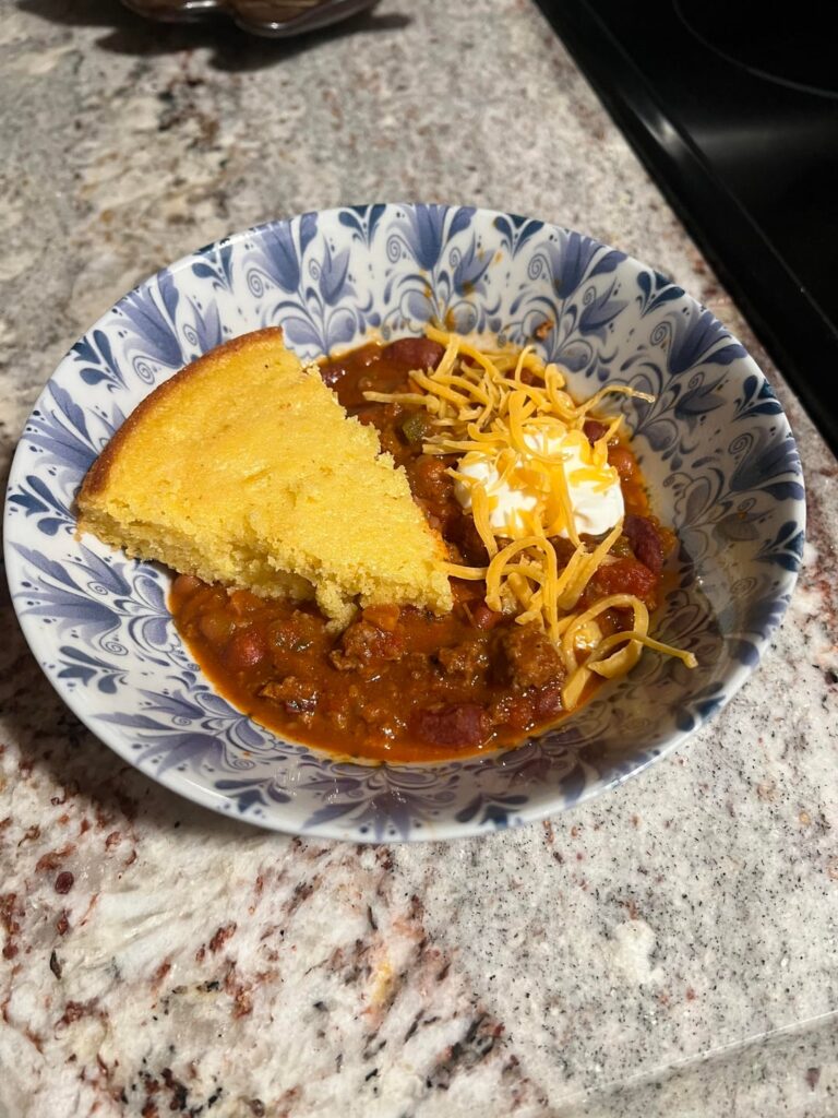 Chili + cornbread 426cals