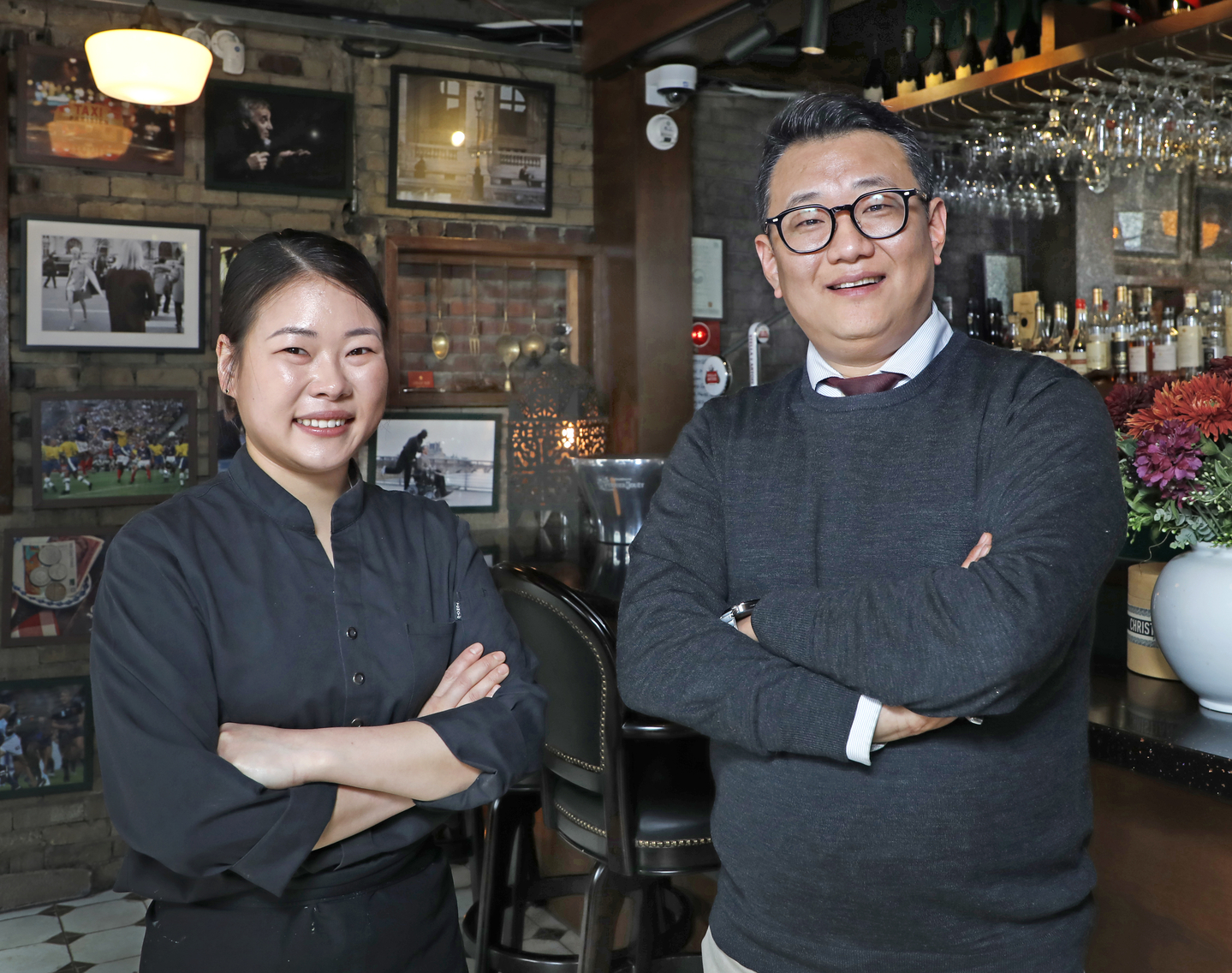 French restaurant Chez Laurent's owner Laurent Min, right, and chef Park Young-mi at the restaurant [PARK SANG-MOON]