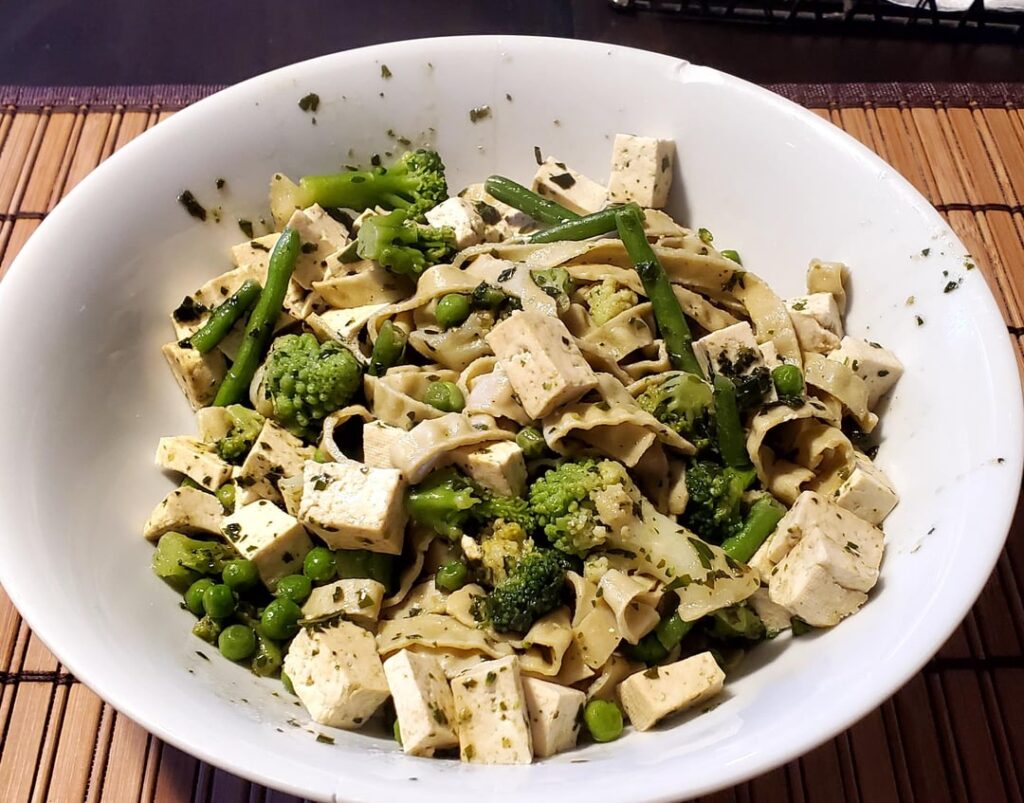 Edamame fettucine, tofu, & Whole Foods European Greens. 494 calories, 45 grams protein.
