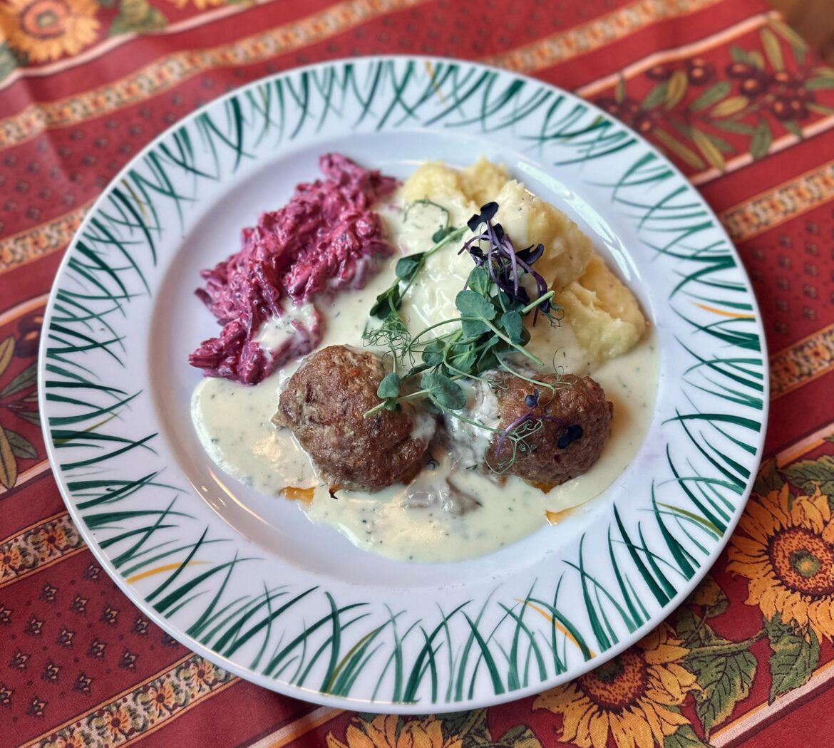 Minced meat cutlets, mashed potatoes, warm creamy herb sauce, beetroot and garlic salad