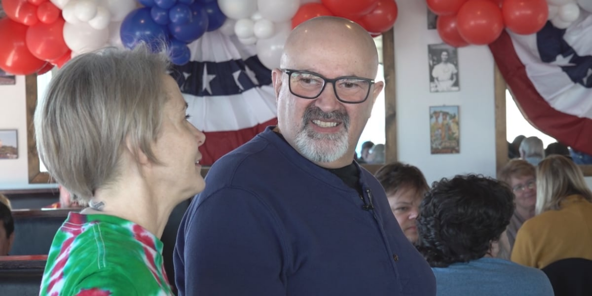 Harrisonburg Italian restaurant owner celebrates becoming US citizen after 30 years